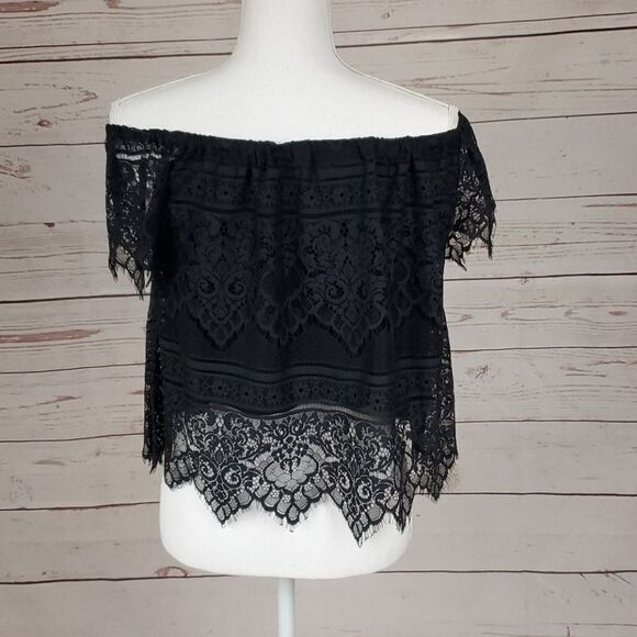 Cupcakes and Cashmere Sunset Off the Shoulder Top - Picture 3 of 9